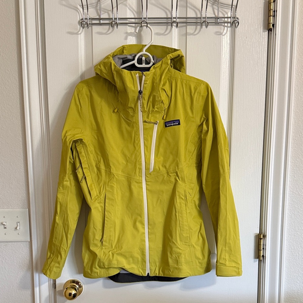 Patagonia Women’s Granite Crest Rain Jacket
Size XS